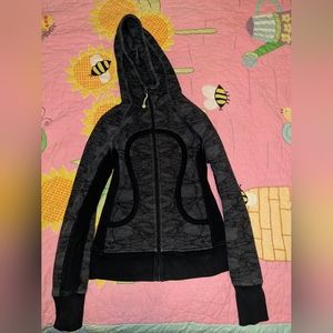 Lulu Lemon Athletic Sweater in Perfect condition!!